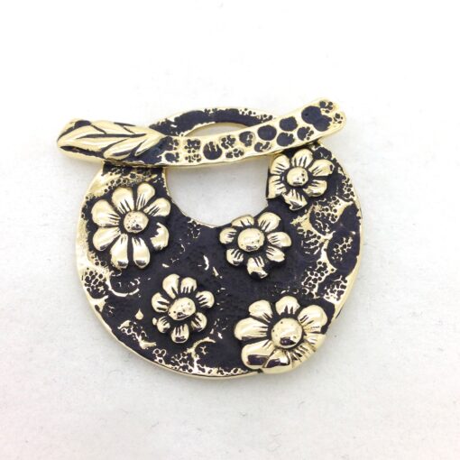 STB148 flower toggle pendant