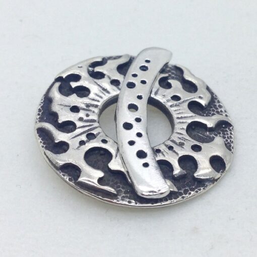 ST68 sterling silver toggle